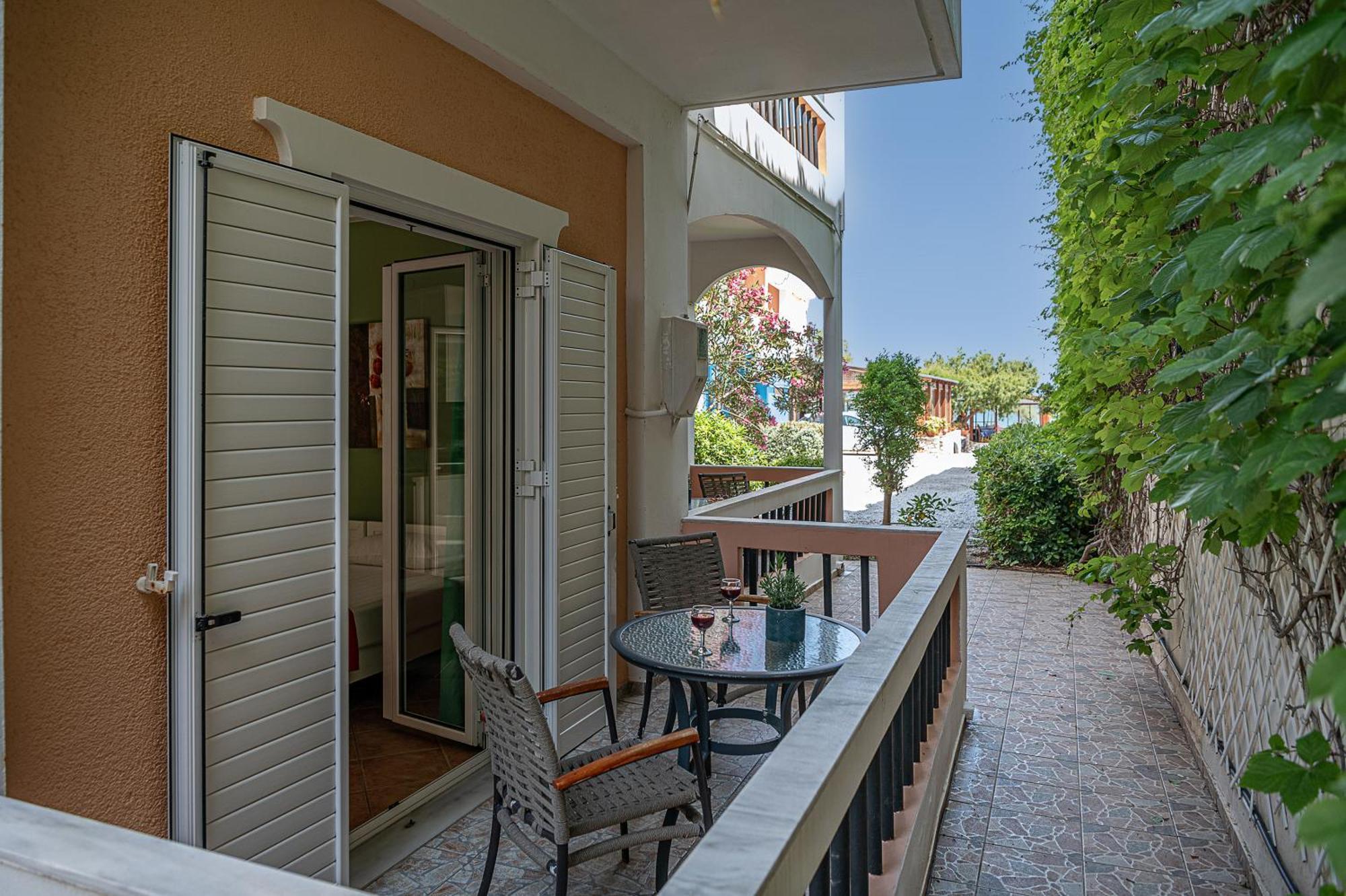Elena Seafront Luxury Apartments Almirida Exterior foto