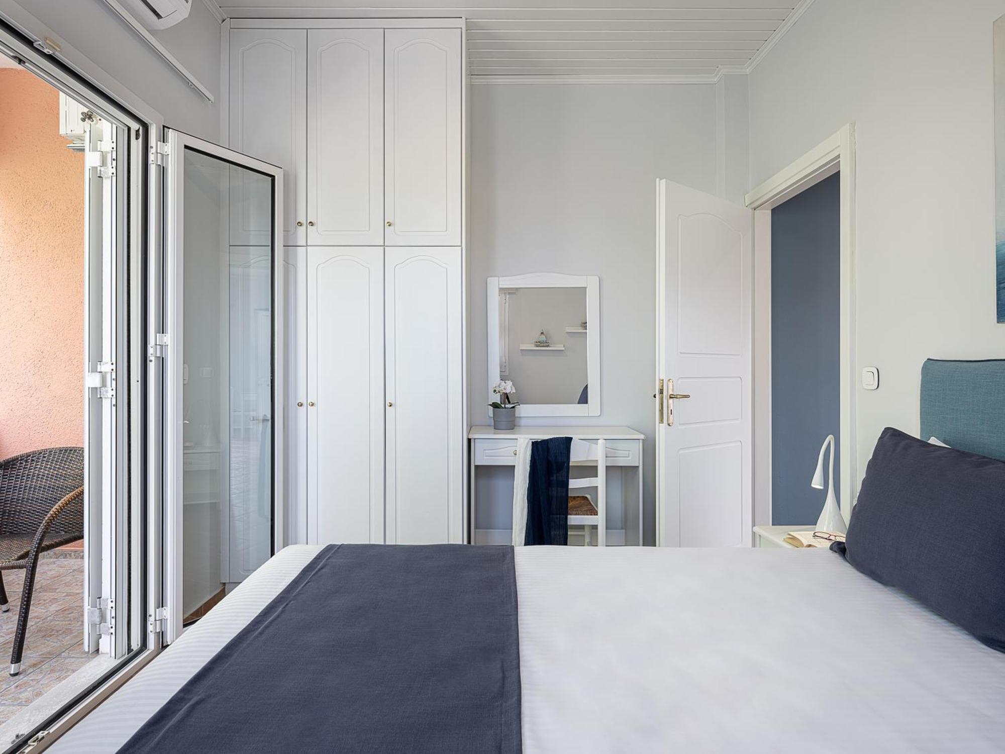Elena Seafront Luxury Apartments Almirida Zimmer foto