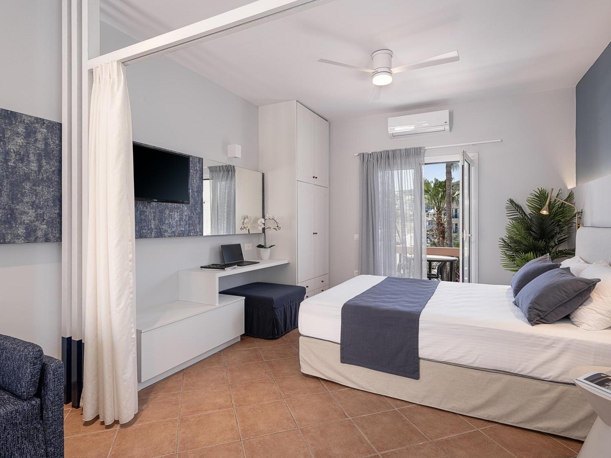 Elena Seafront Luxury Apartments Almirida Exterior foto